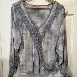 Chic Tie-Dye Women's Blouse with Lace Trim